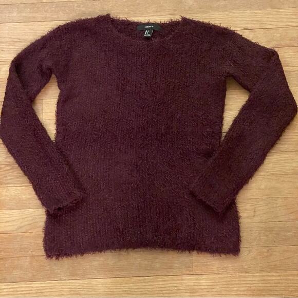 Forever 21 Fuzzy Sweater Shirt Top Casual Plumb Purple Size Small 
B1 - Picture 1 of 3